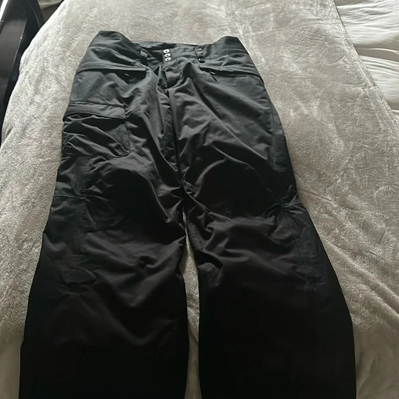 Patagonia ski pants. Worn 1x. No rips or defects. They fit 10/12 pant size. - Picture 1 of 6